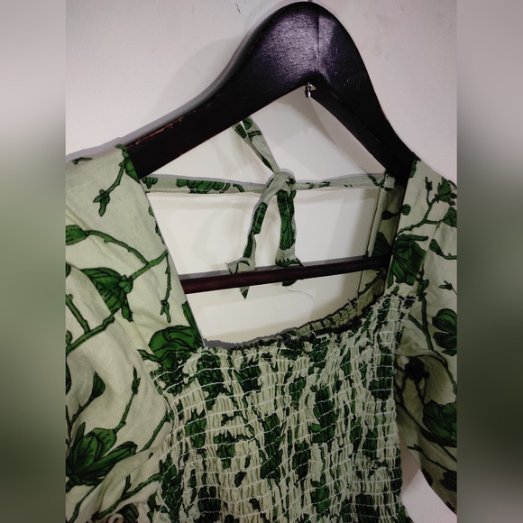 Green Square Neck Smocked Top 💚 - Picture 8 of 13